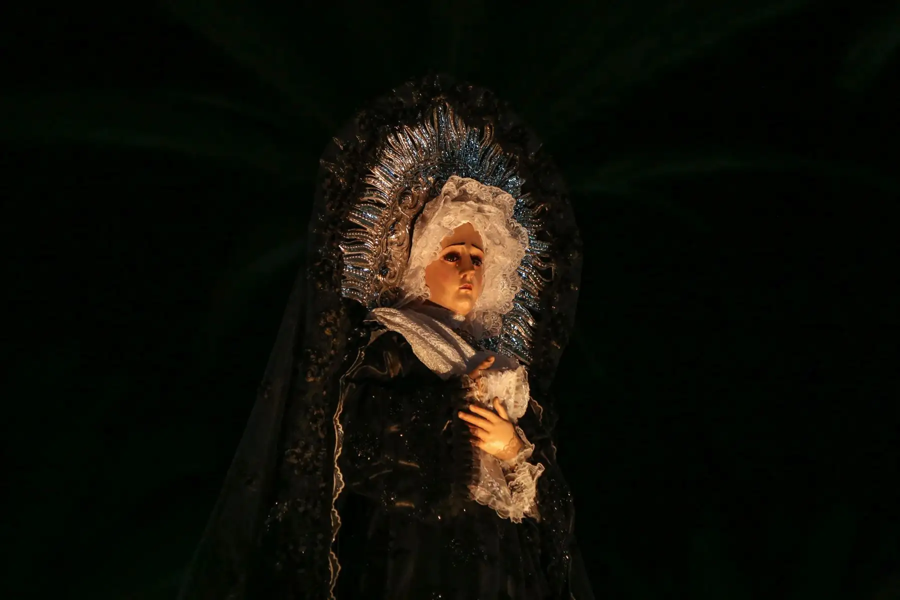 Hoy se realizó el Recorrido Procesional del Encuentro, en el que el Señor Jesús Nazareno, San Juan, apóstol, La Verónica y La Virgen Dolorosa recorren el perímetro de la plaza principal del distrito de Yanahuara, como partes de las acitvidades de Semana Santa en Arequipa.
Foto: ANDINA/Maira Flores