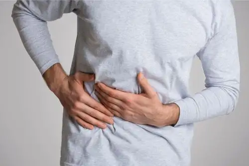 El cáncer al hígado presenta algunos signos y síntomas como la fatiga, debilidad muscular, disminución del apetito, náuseas, “ictericia” o tinte amarillento en la piel, pérdida de peso considerable sin razón aparente, entre otros, explica especialista. ANDINA/Andrés Valle