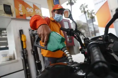 Estación de servicios de combustibles. ANDINA/Renato Pajuelo