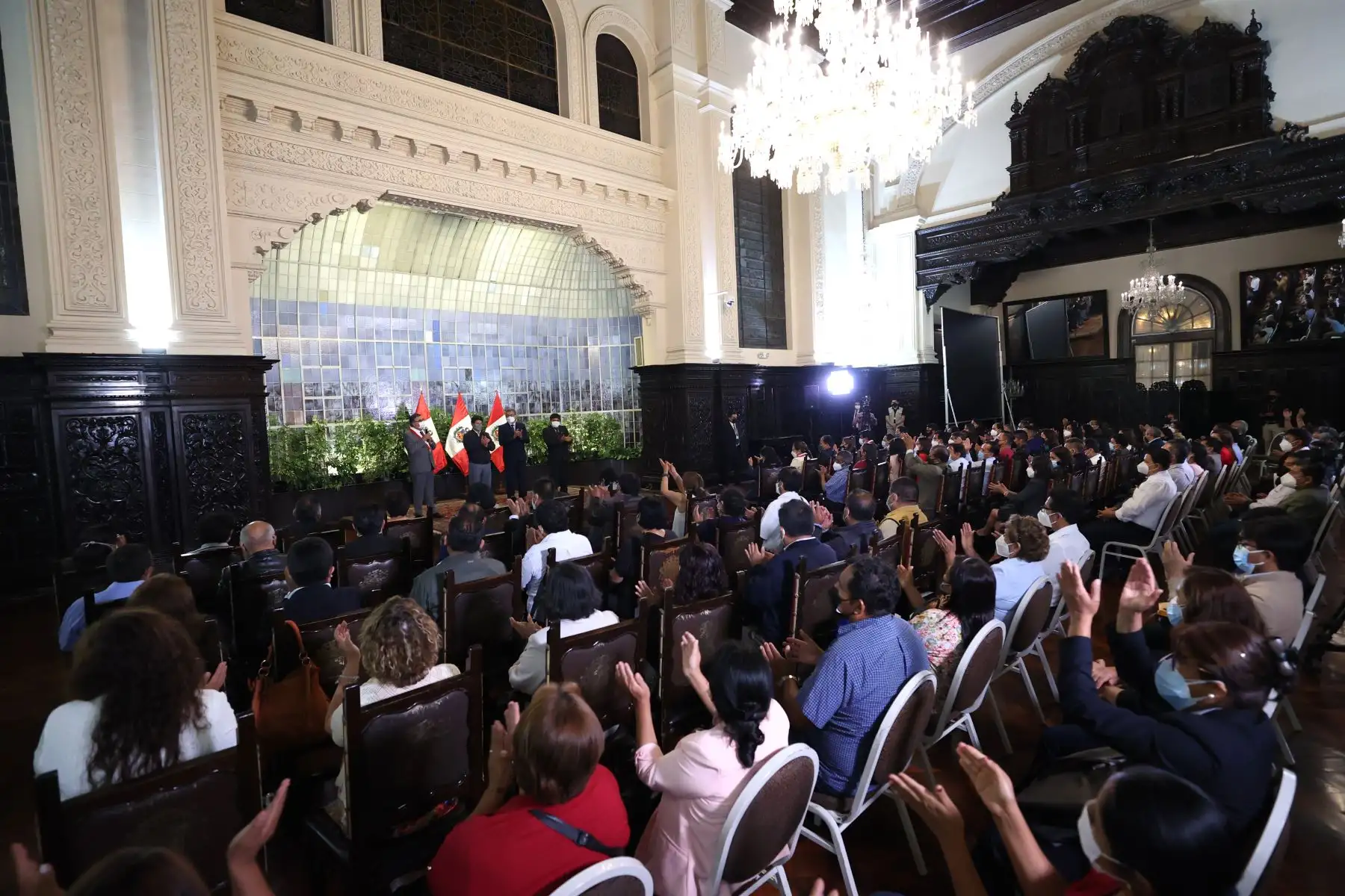 Presidente Pedro Castillo lideró acto de presentación y publicación de la autógrafa de ley para el pago del 100% de compensación por tiempo de servicios (CTS) a los maestros.
Foto: ANDINA/Presidencia Perú