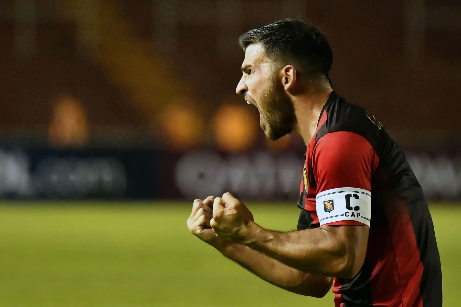 Bernardo Cuesta de Melgar, celebra después de marcar su segundo gol contra River Plate de Uruguay durante el partido de ida de la fase de grupos de la Copa Sudamericana en el Estadio Monumental de Arequipa, Perú. Foto: AFP