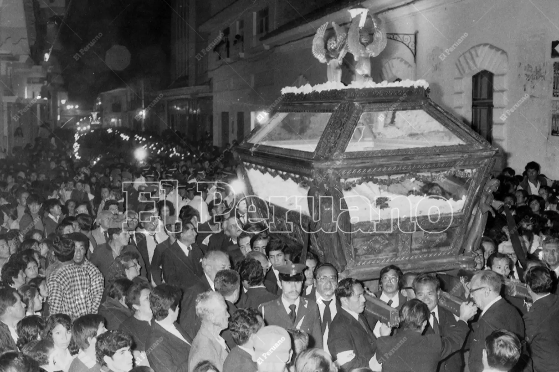 Ayacucho - 29 marzo 1986 / Procesión del Santo Sepulcro en Viernes Santo. Foto: Archivo Histórico de El Peruano