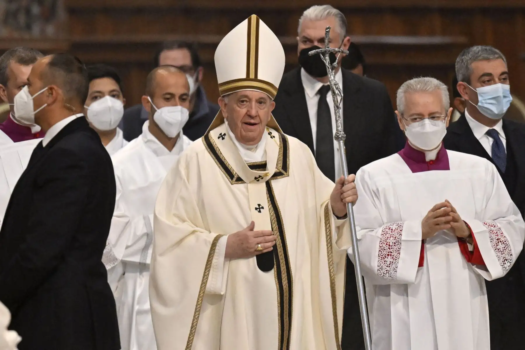 El papa Francisco celebró hoy la misa Crismal con la que se abre el llamado Triduo pascual y comienzan los ritos de la Semana Santa, que vuelve a la normalidad tras los dos años y en su homilía advirtió a los sacerdotes de los "ídolos escondidos" como la mundanidad, el funcionalismo o el caer en las estadísticas. Foto: AFP