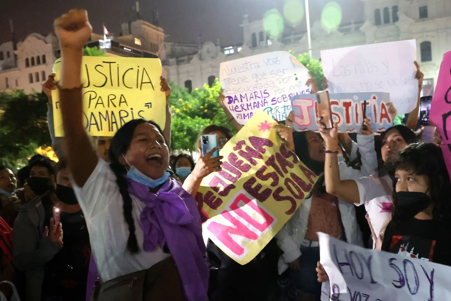 Cientos de personas salieron a las calles de Lima para mostrar su indignación y exigir que se dé una sanción ejemplar contra Juan Antonio Enríquez García (48), quien aceptó haber secuestrado a la menor de 3 años. 
Foto: ANDINA/Melina Mejía