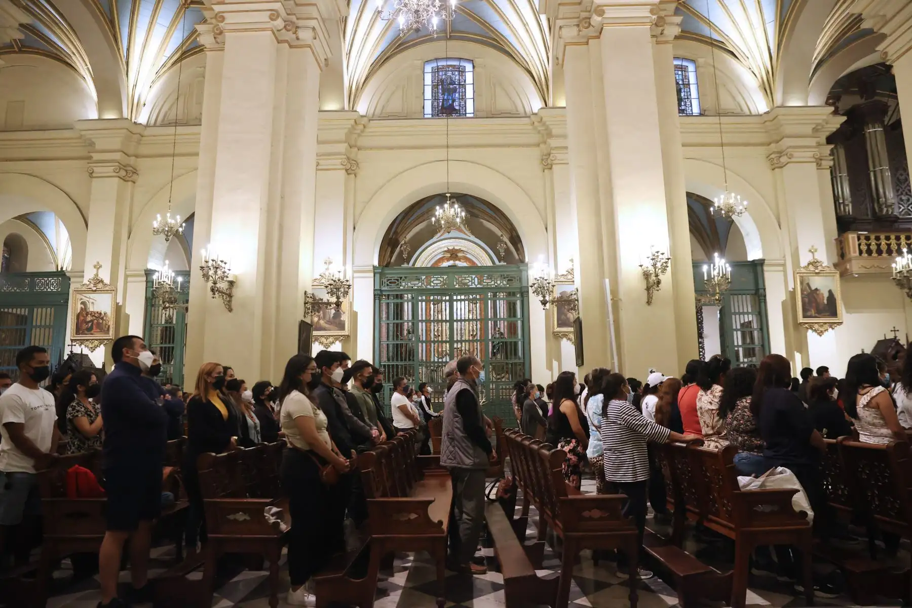 La Santa Misa de la Cena del Señor se realizó en la catedral de Lima, donde los fieles fueron testigos del tradicional lavado de pies que ejemplifica la humildad de Jesús ante sus discípulos.
Foto ANDINA/Melina Mejía