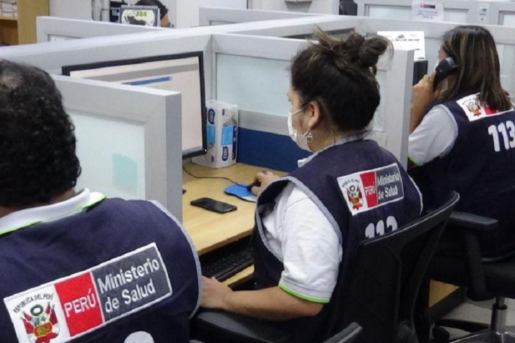 Con el propósito de integrar esfuerzos institucionales en beneficio de la población, la Central Línea 113 Salud incorporó a personal de la Dirección de Salud de Apurímac II a su equipo de orientadores telefónicos.