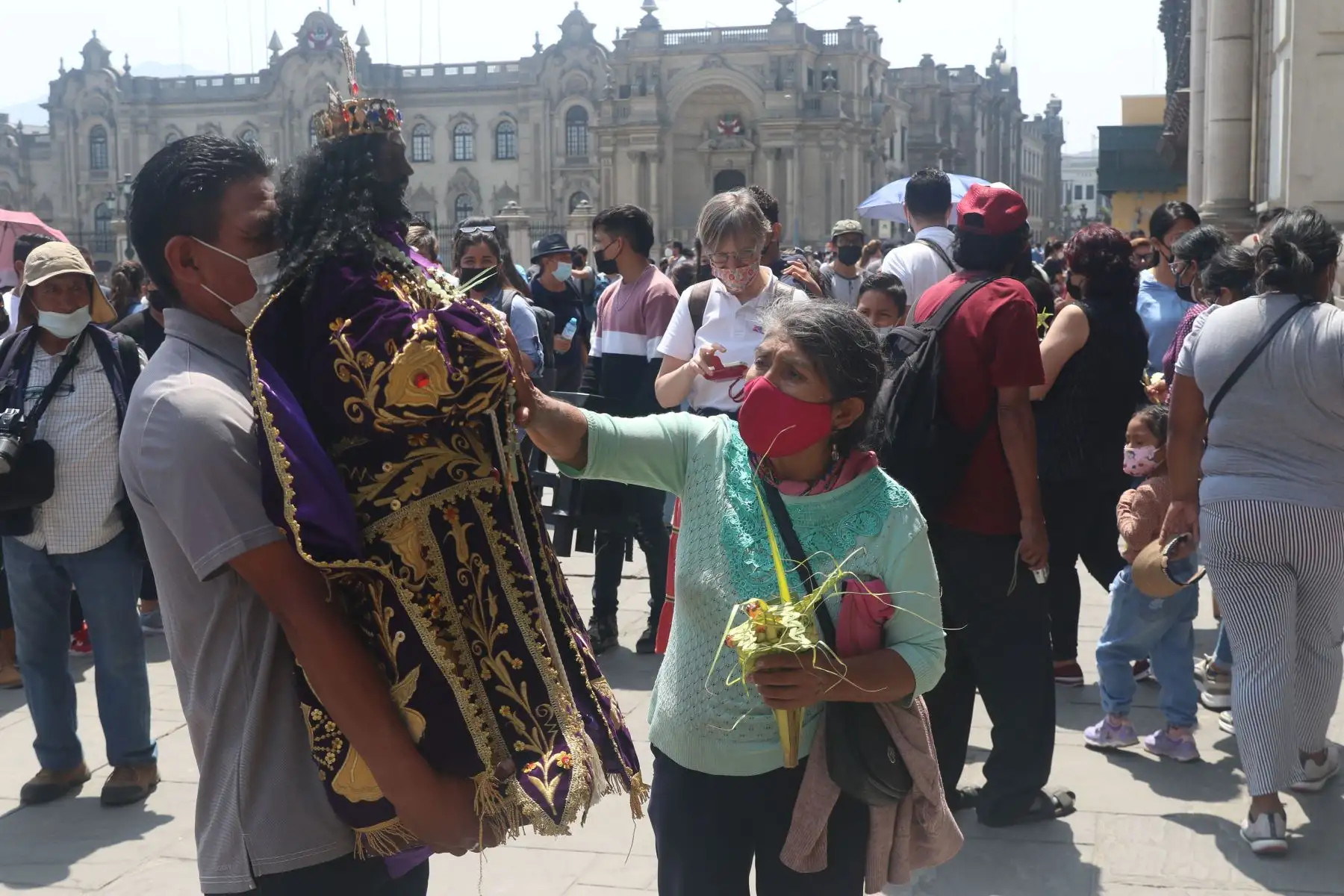 Miles de fieles recorren las iglesias del Centro de Lima por Viernes Santo.
Una de las iglesias más visitadas, es la Catedral de Lima.
Foto: ANDINA/ Eddy Ramos