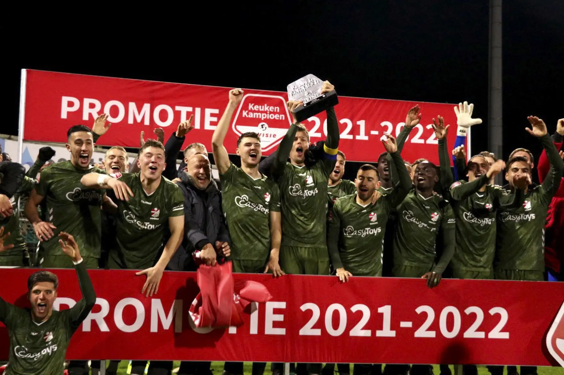 FC Emmen, de Miguel Araujo, ascendió a la Primera División de los Países Bajos.
Foto: ANDINA/Twitter
