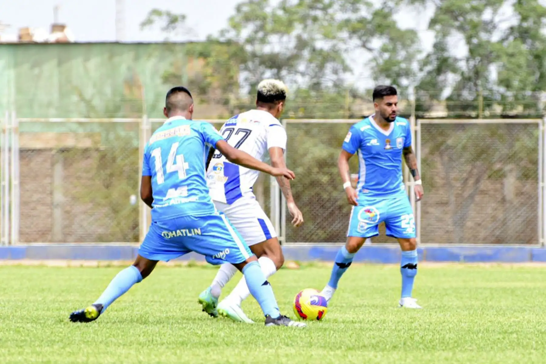 Con goles de Fernández y Zanelatto, Alianza Atlético Sullana se impuso 2-0 a Binacional FC por la décima jornada del Torneo Apertura de la Liga 1 Betsson.
Foto: ANDINA/Liga 1