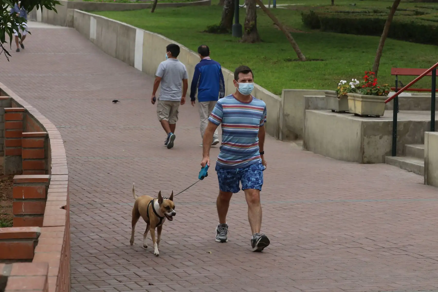 Ciudadanos llegaron al malecón de Miraflores para disfrutar del feriado largo por Semana Santa. Foto: ANDINA/Eddy Ramos