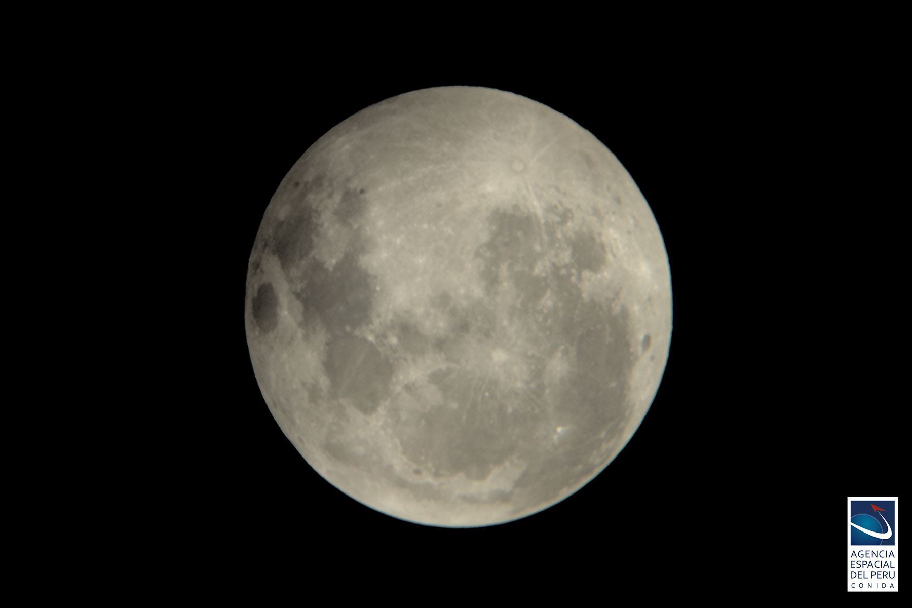 La Luna Llena se produce aproximadamente una vez cada cuatro semanas y determina la mitad del mes lunar.