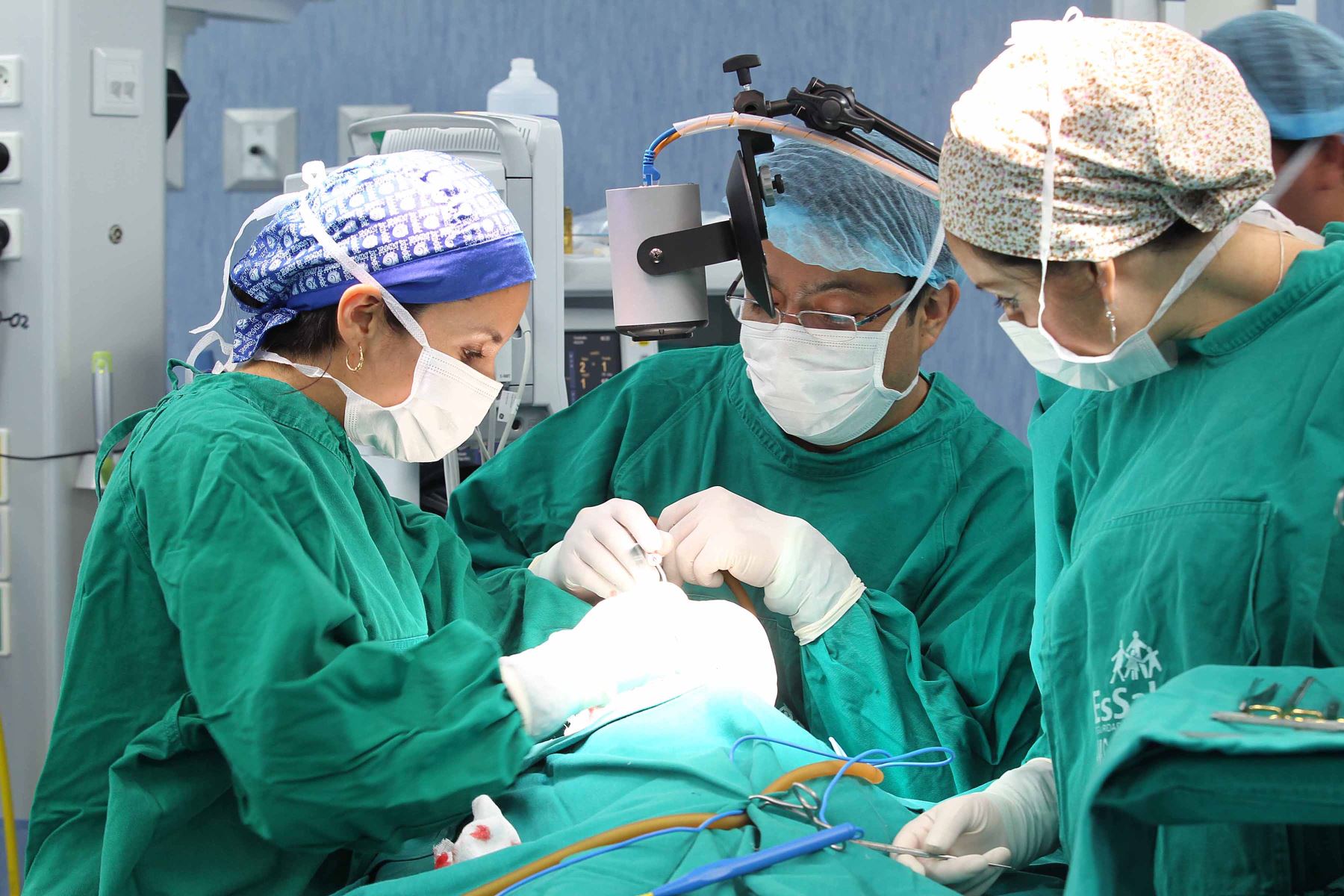 EsSalud realizó cerca de 60 mil cirugías durante el primer trimestre del año