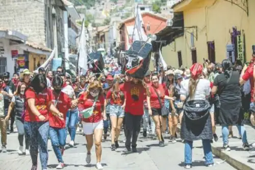 El Pascua Toro, si tiene un rostro, es sobre todo, el de miles de jóvenes.