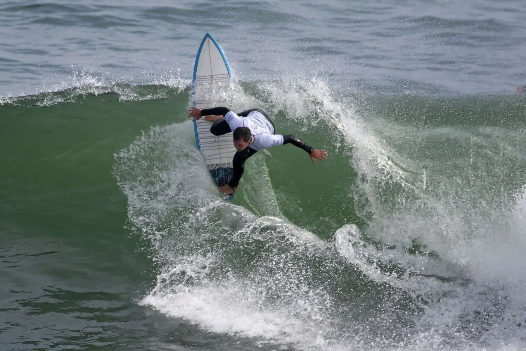 El sol y las buenas olas del mar se mezclaron con el espíritu competitivo de un grupo de amantes del surf, que se dieron cita en el Centro de Alto Rendimiento en Punta Rocas, en el marco de la Copa Legado 2022.
Foto: Legado 2022