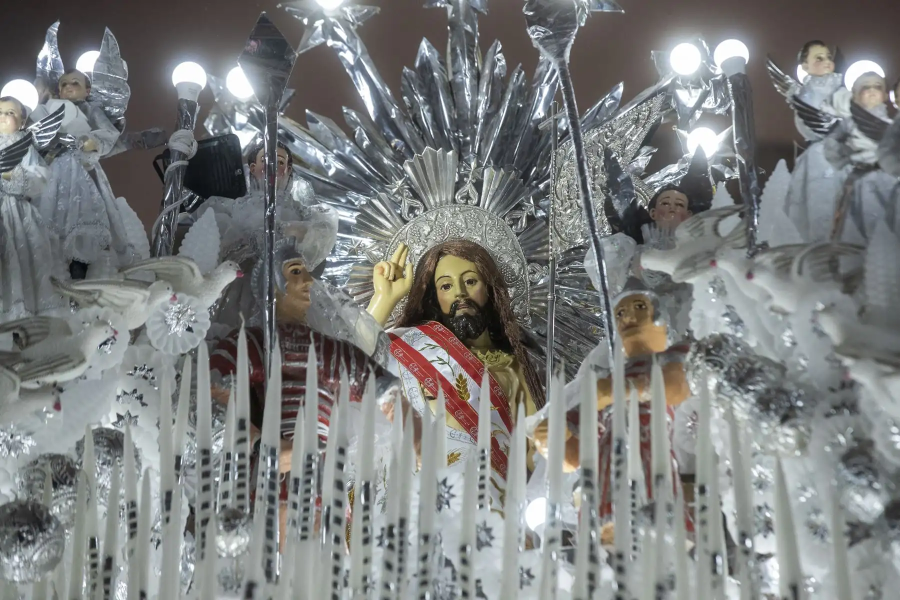 Miles de fieles acompañaron la procesión del Señor de Resurrección en la Semana Santa en  Ayacucho. 
Foto: ANDINA/Carla Patiño Ramírez