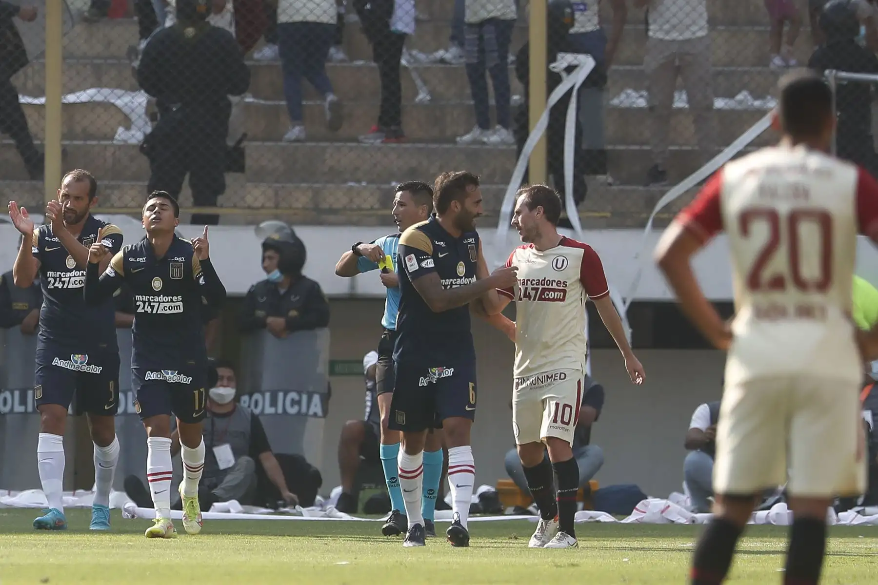 Jairo Concha de Alianza Lima celebra su gol en el clásico de fútbol peruano por la jornada 10 de la Liga 1 en el Estadio Monumental de Ate.
Foto: ANDINA/Renato Pajuelo