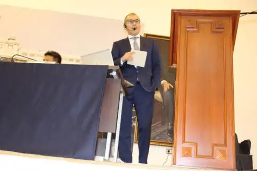 Alfredo Salinas Lanchipa es Máster en Ciencias por la Universidad de Stuttgart, ciudad alemana en donde vive hace más de 20 años.