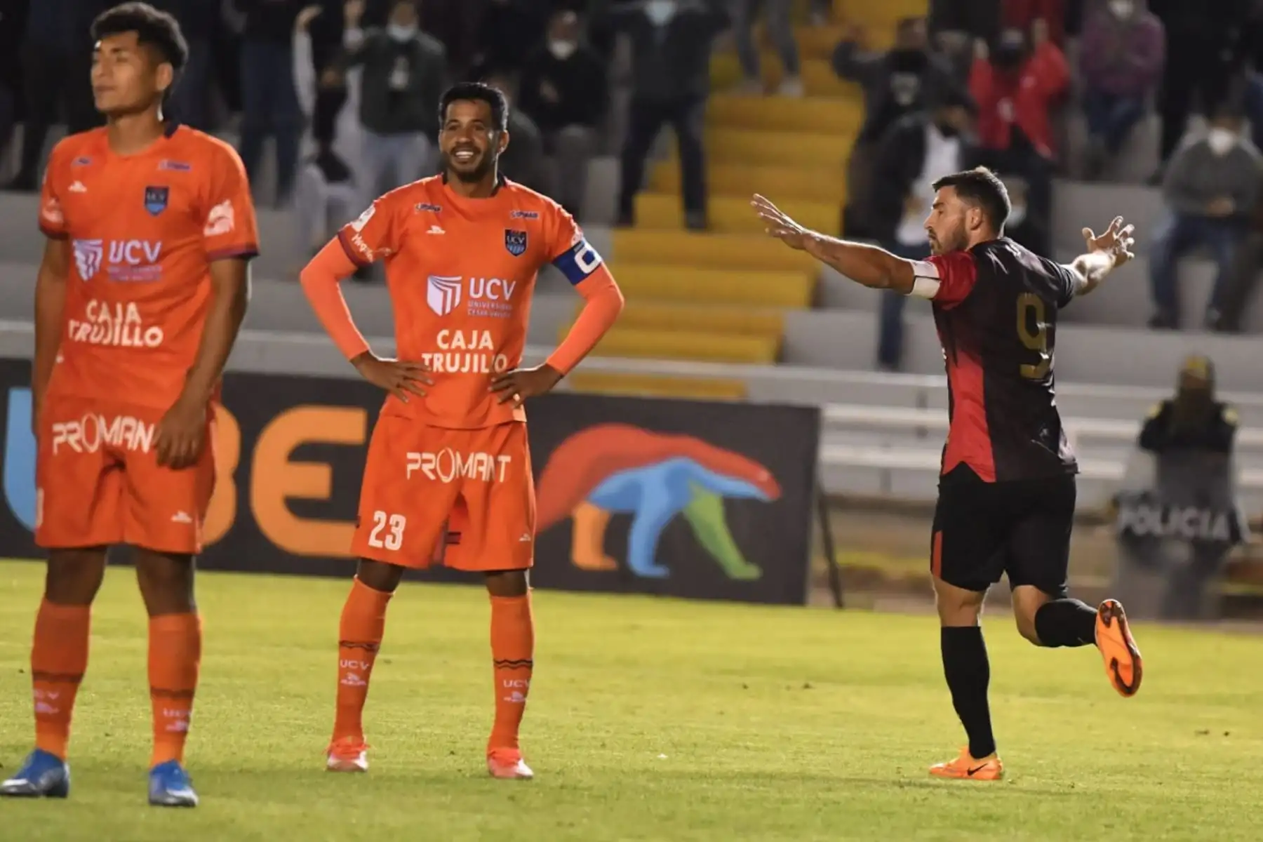 Bernardo Cuesta del Melgar celebra tras anotar el 1 a 0 a César Vallejo durante partido por la décima fecha de la Liga 1, en en el Monumental de la UNSA. Foto: Cortesía Diego Ramos