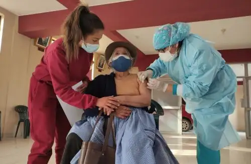 Región Junín inició aplicación de cuarta dosis contra la covid-19