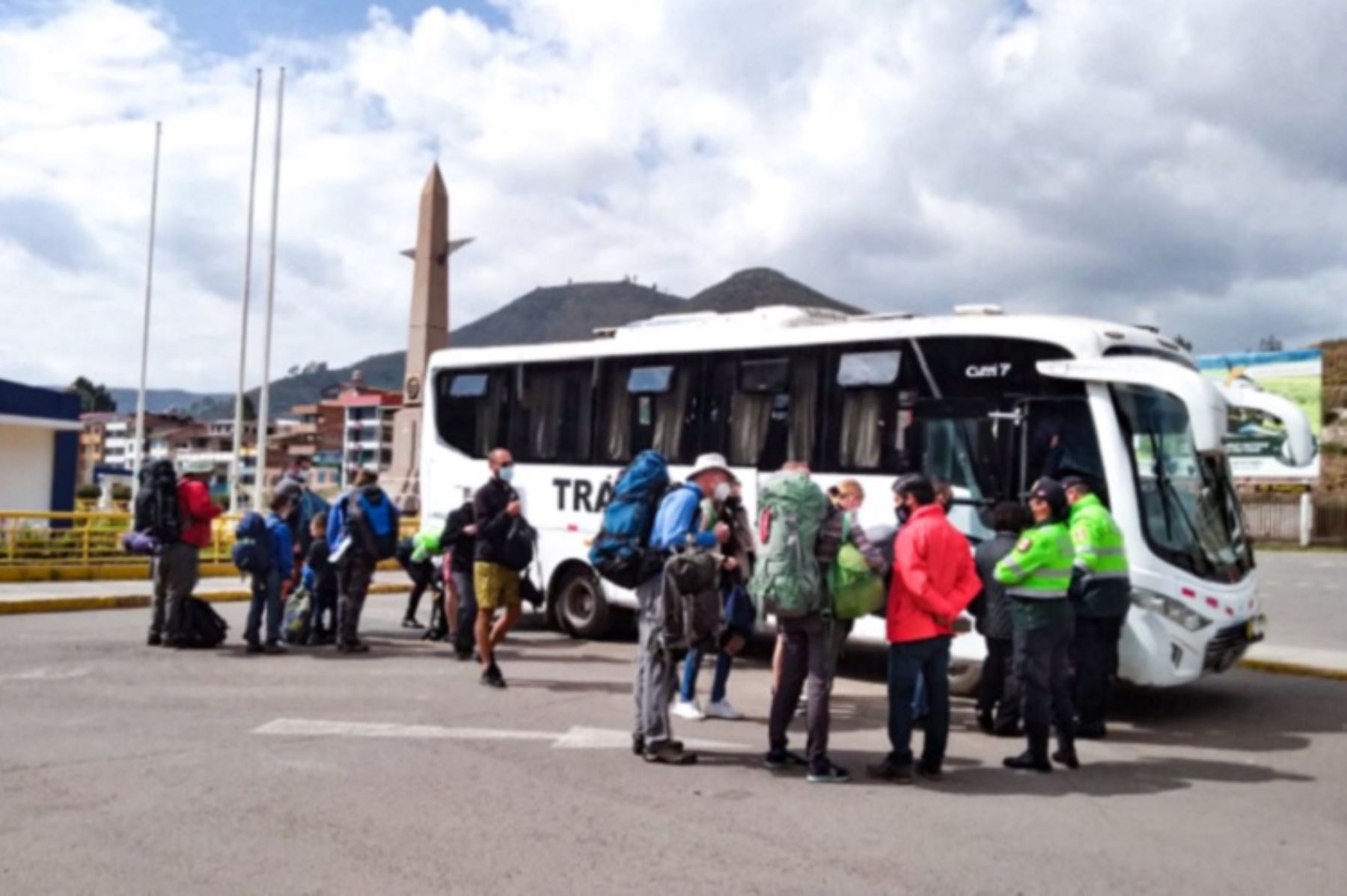 Policía Nacional transportó cerca de 3,500 turistas en la ciudad del Cusco