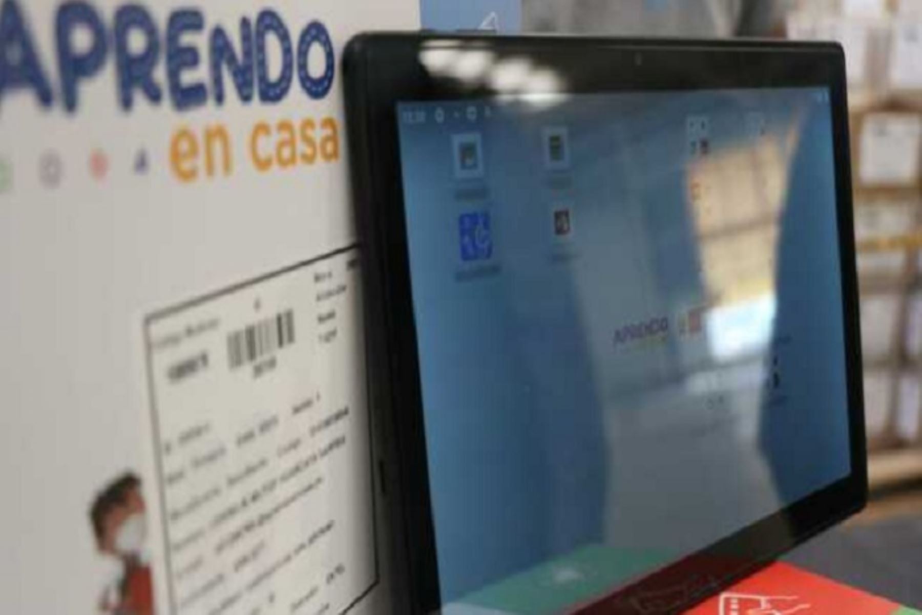 Minedu inicia distribución de 319,000 tabletas para alumnos y maestros de zonas rurales