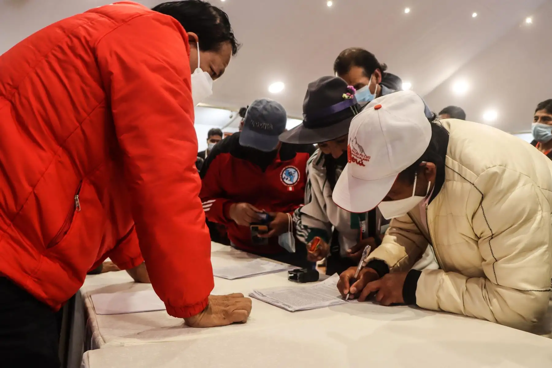 Pcm, Gobierno Regional del Cusco y organizaciones sociales de la región imperial logran el compromiso para que la ciudad imperial sea sede de una sesión de Consejo de Ministros los días 21 y 22 de abril , para suspender el paro de 48 programado por las bases.
Foto: ANDINA/Gobierno regional Cusco