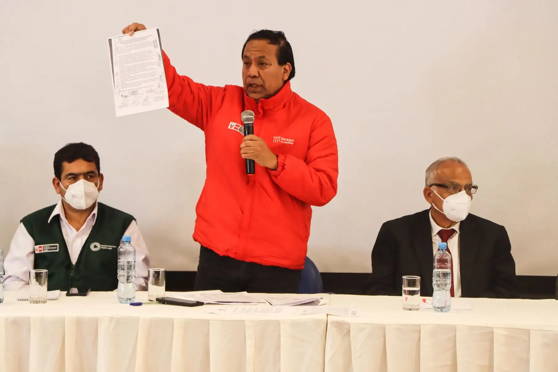 Pcm, Gobierno Regional del Cusco y organizaciones sociales de la región imperial logran el compromiso para que la ciudad imperial sea sede de una sesión de Consejo de Ministros los días 21 y 22 de abril, para suspender el paro de 48 programado por las bases.
Foto: ANDINA/Gobierno Regional de Cusco