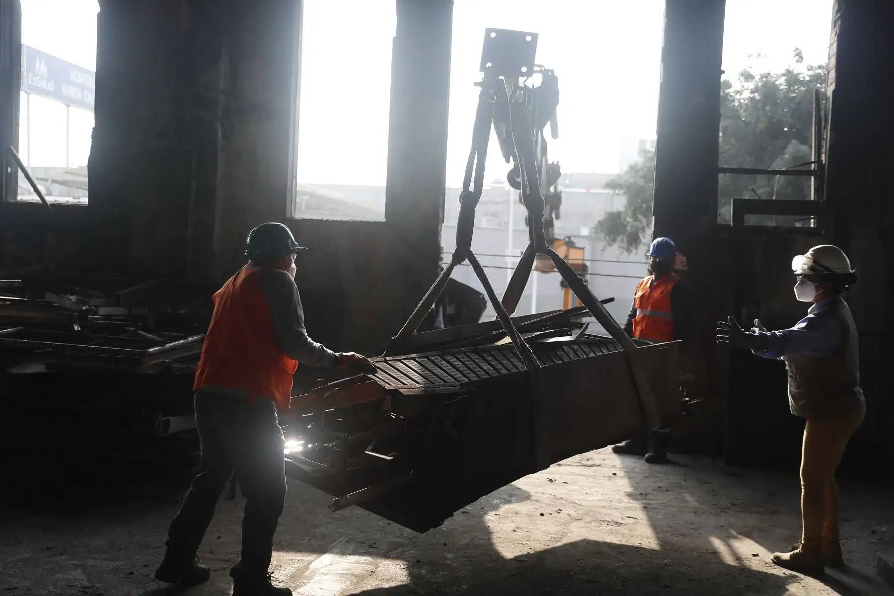 Municipalidad de Lima supervisa inicio de demontaje de estructuras metálicas del edificio Nicolini entre las av. Argentina y av. Haurochirí, en el Cercado de Lima.Foto: ANDINA/Renato Pajuelo