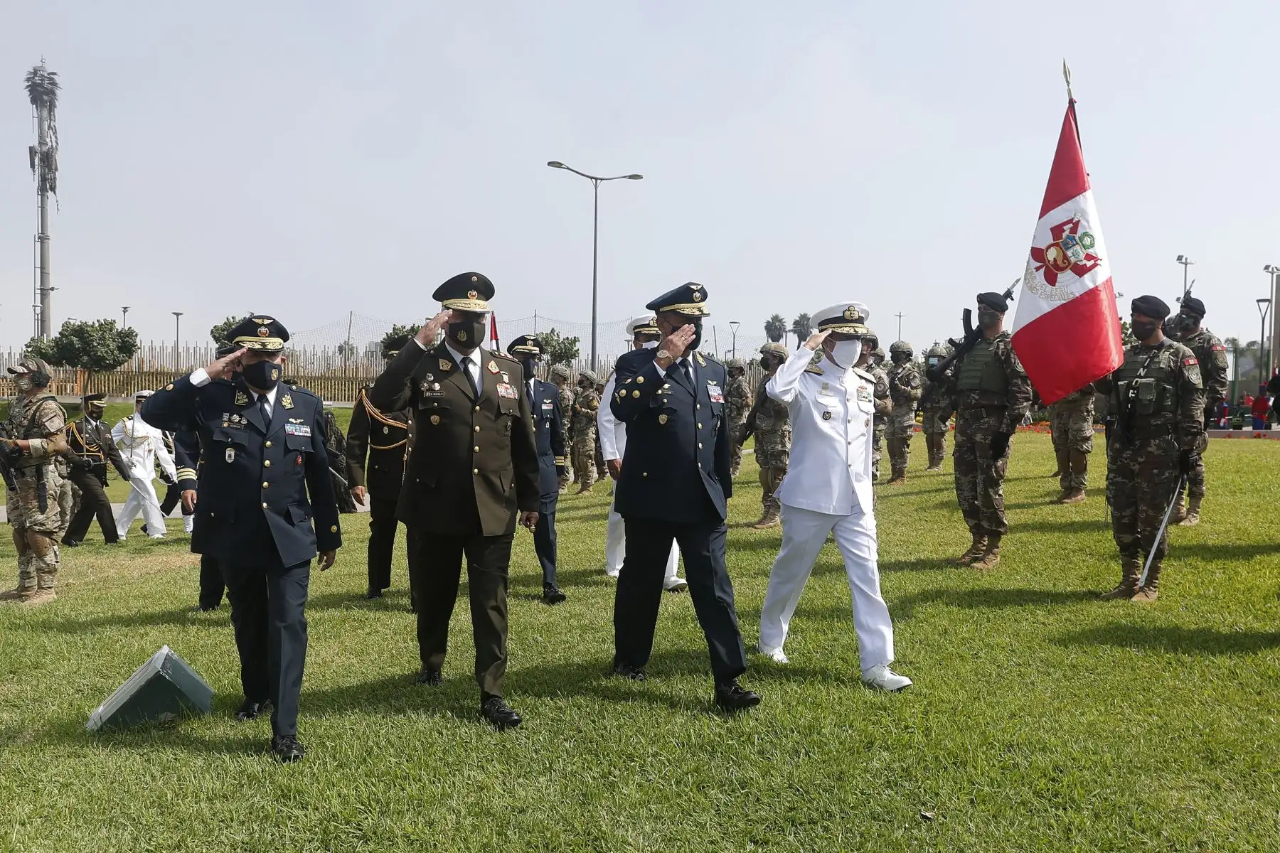 La Municipalidad de San Isidro realizó esta mañana una ceremonia de condecoración a los "Héroes de la Paz" al conmemorarse el 25 Aniversario de la exitosa operación militar. Foto: ANDINA/Renato Pajuelo