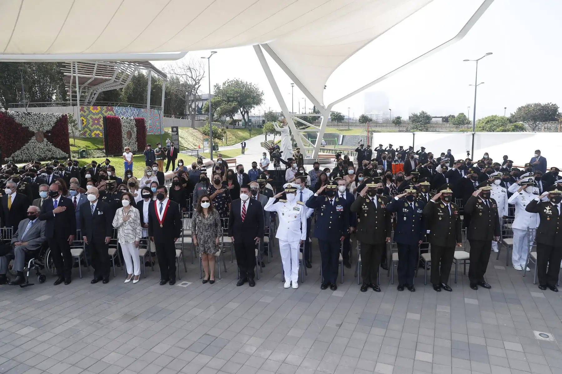 La Municipalidad de San Isidro realizó esta mañana una ceremonia de condecoración a los "Héroes de la Paz" al conmemorarse el 25 Aniversario de la exitosa operación militar. Foto: ANDINA/Renato Pajuelo