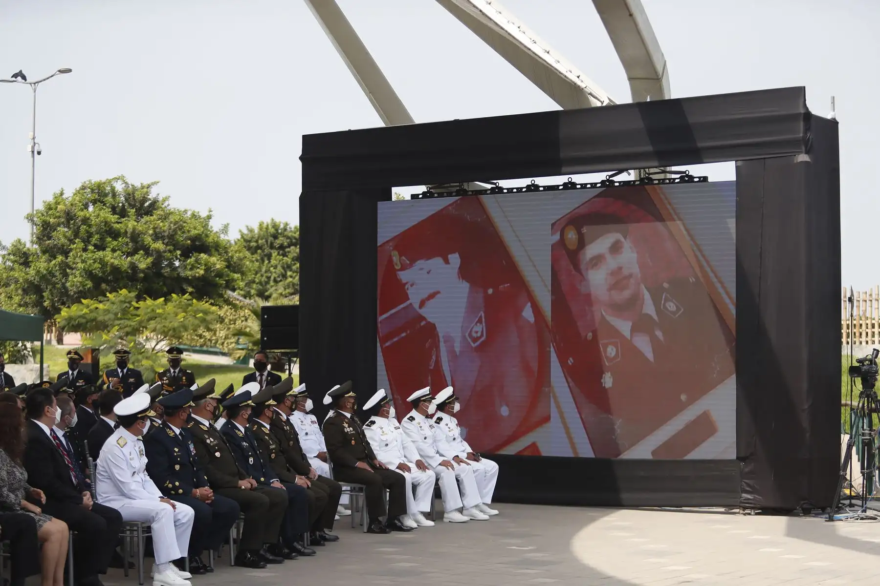 Durante la ceremonia se rindió homenaje a 
comandos del Ejército, Juan Valer Sandoval y Raúl Jiménez Chávez. Foto: ANDINA/Renato Pajuelo