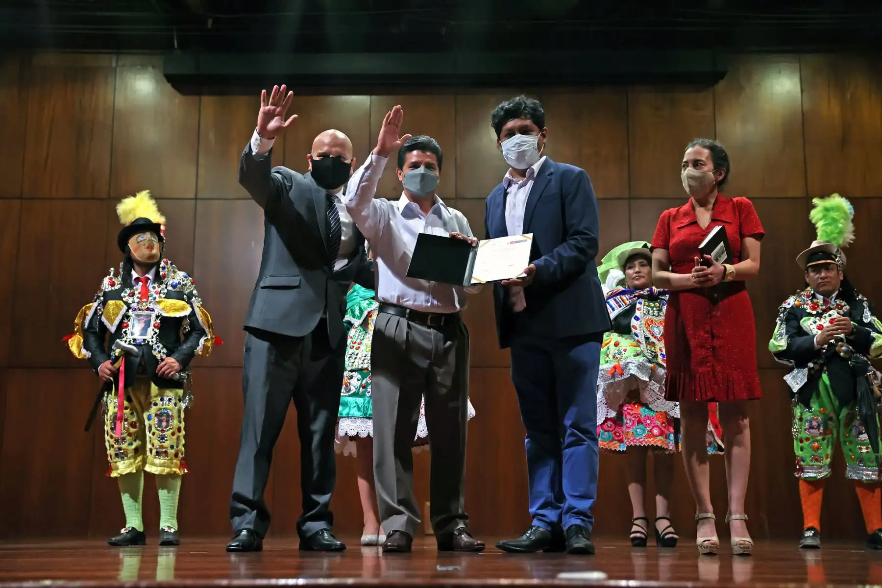 Presidente Pedro Castillo lidera ceremonia de reconocimiento como Patrimonio Cultural de la Nación a las danzas Chonguinada de Junín y Chunguinada Cerreñas de Pasco.
Foto: ANDINA/Prensa Presidencia
