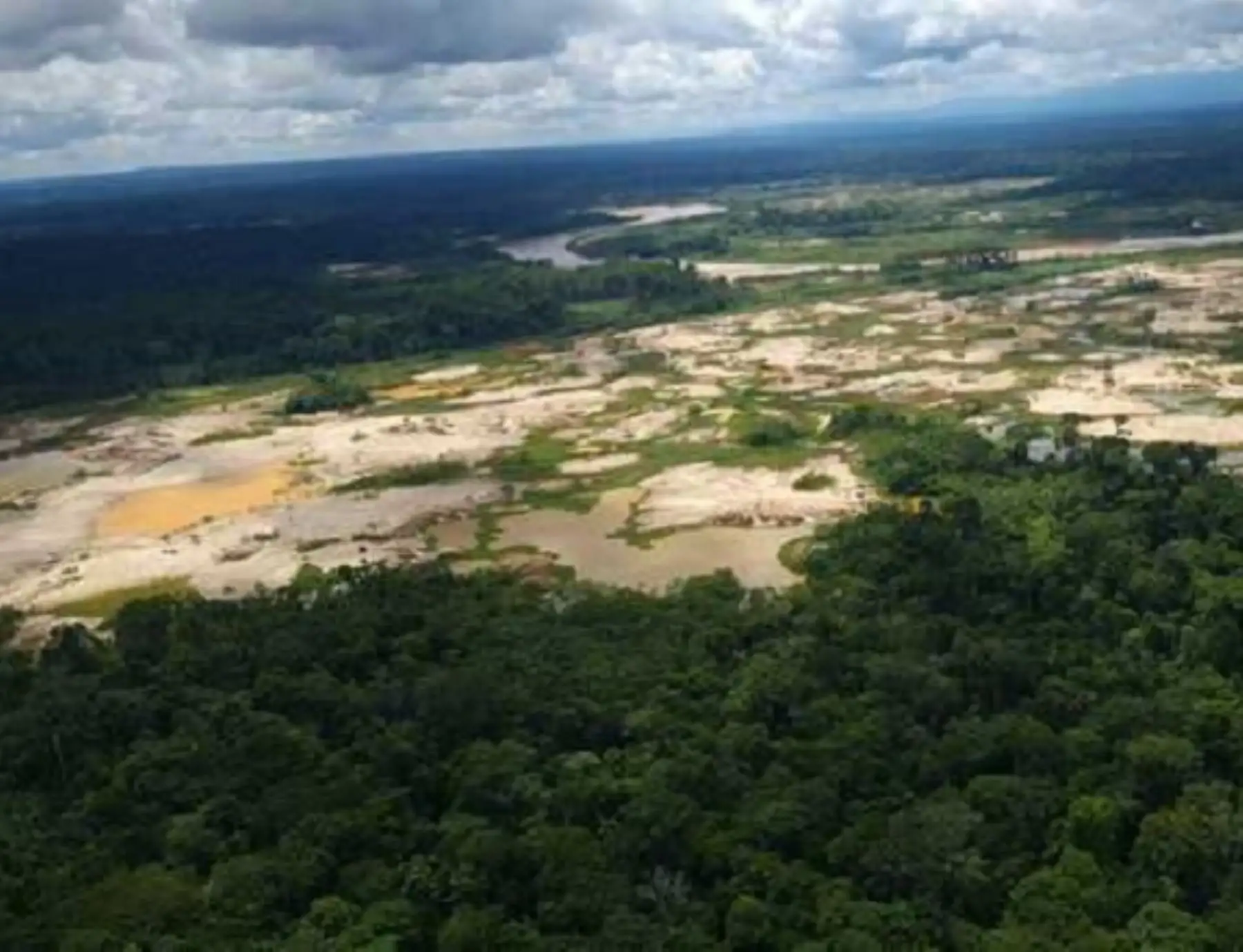 Ministerio del Ambiente destacó la intervención multisectorial del Estado para combatir la minería ilegal en Madre de Dios.