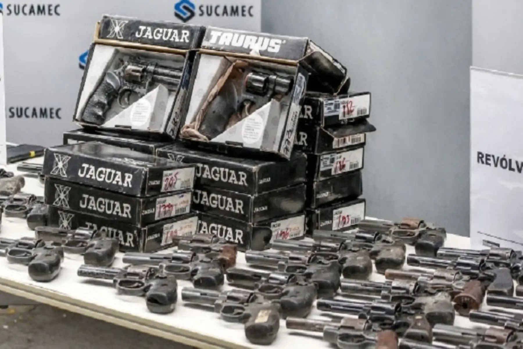 El tiempo máximo de internamiento de las armas es de 3 años, pasada esa fecha si no han regularizado su situación pasan a disposición de la Sucamec.