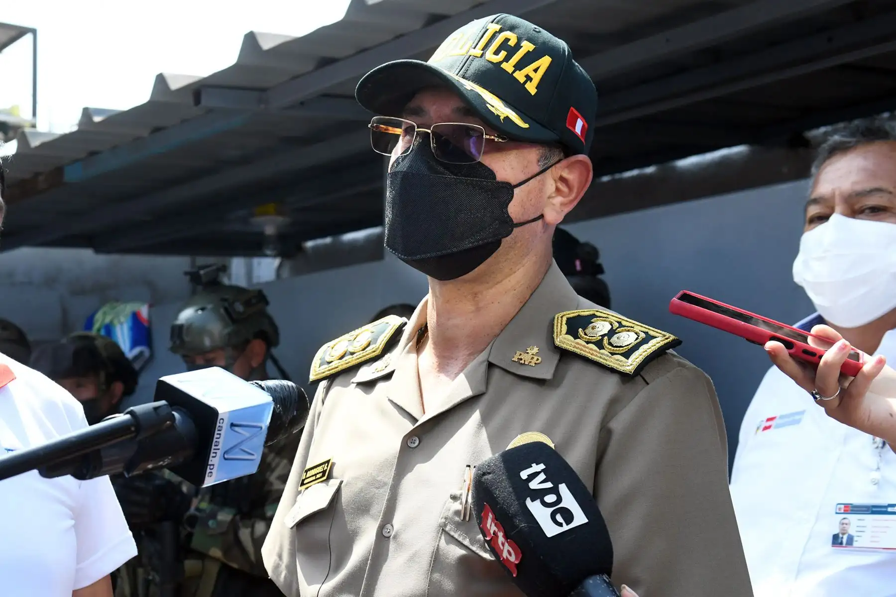 Por su parte, el jefe de la Dirección Antidrogas, general PNP Deny Rodríguez, informó que están trabajando de manera conjunta con la Fiscalía, para desarticular clanes y organizaciones dedicadas al tráfico interno y a la microcomercialización de drogas.
Foto: ANDINA/ Mininter