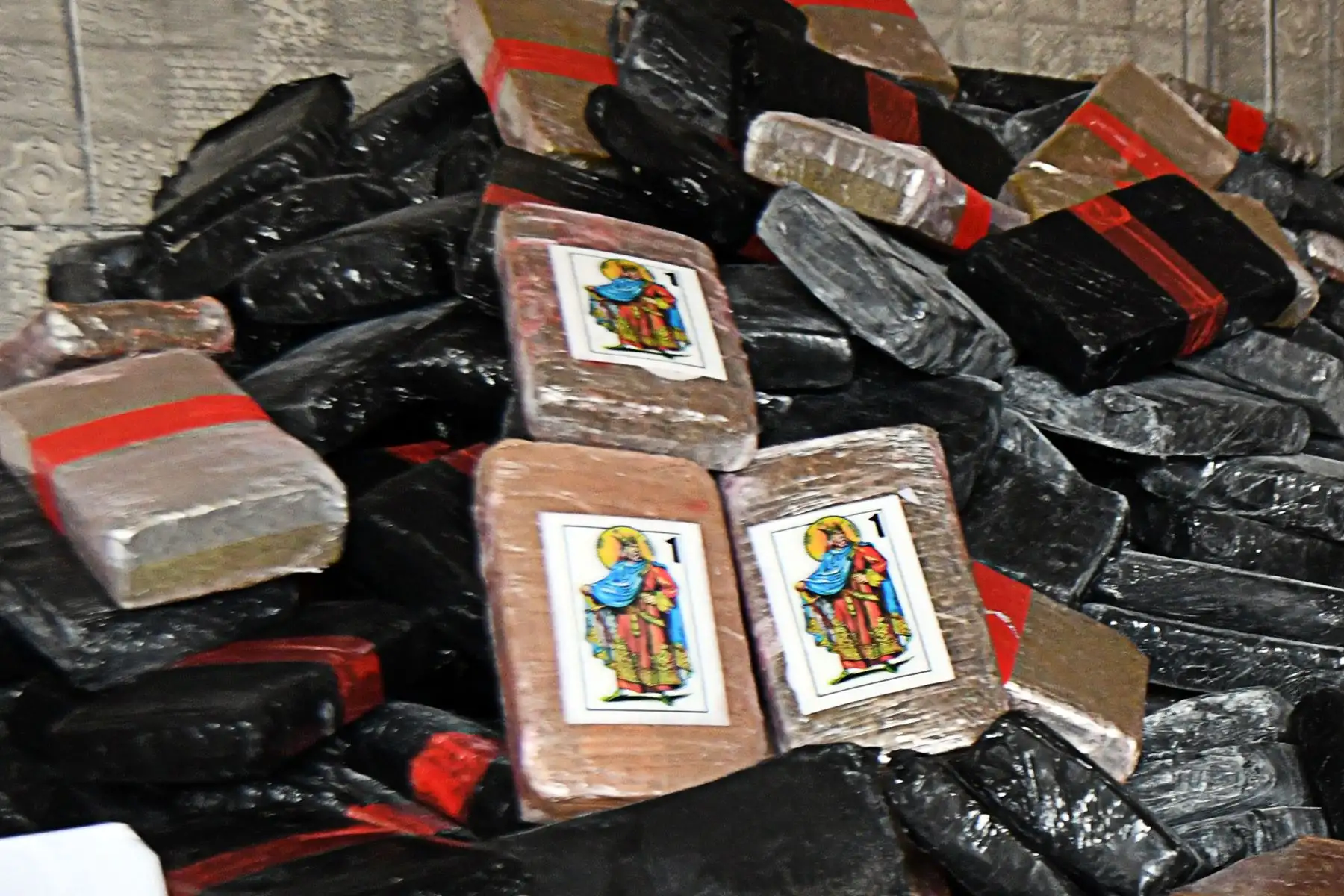 La Policía Nacional del Perú (PNP) logró incautar hoy más de una tonelada y media de marihuana creepy, procedente de Colombia, al interior de una vivienda ubicada en el distrito de Chorrillos.
Foto: ANDINA/ Mininter