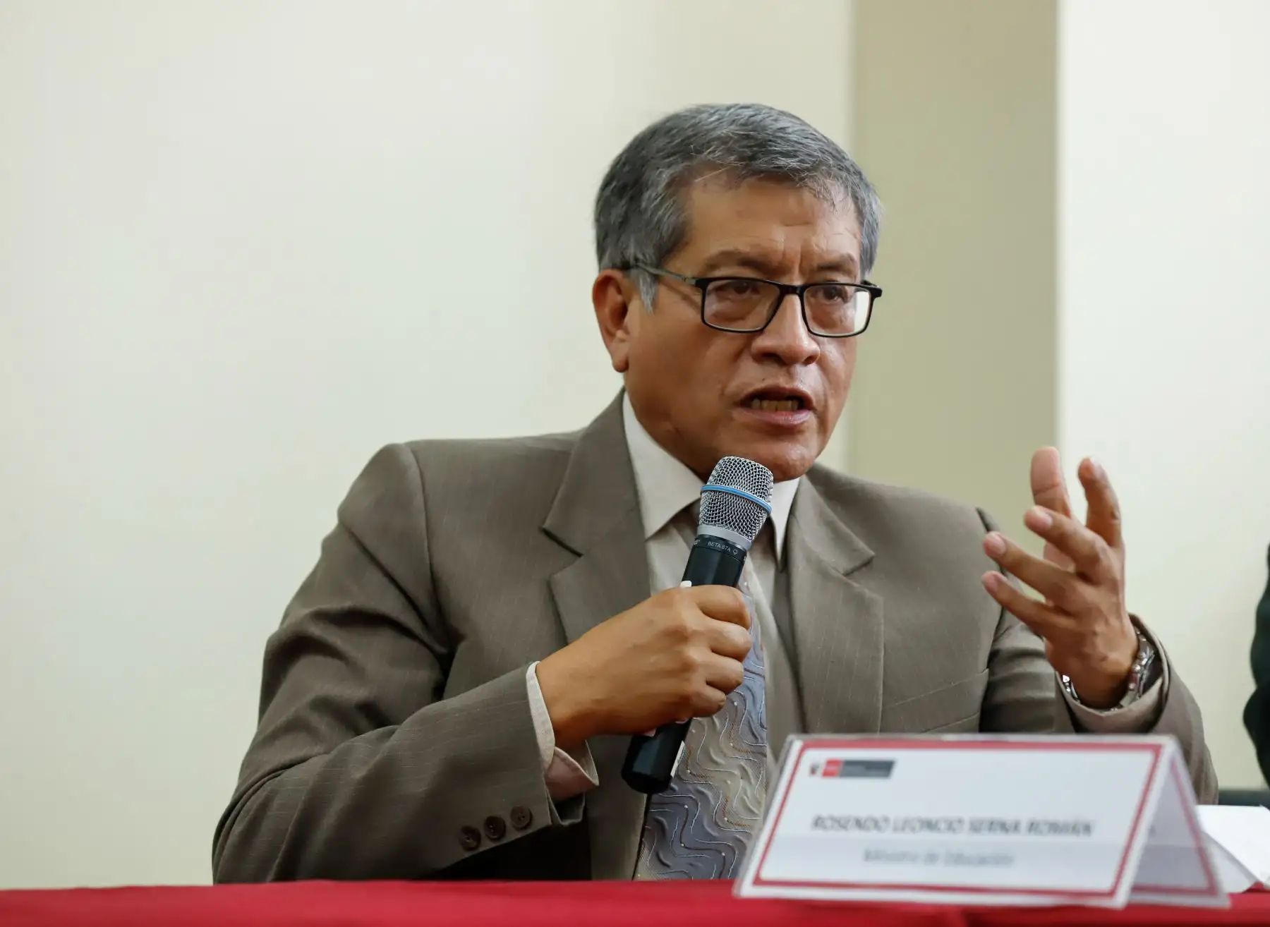 Ministro de Educación, Rosendo Serna, participa de la conferencia de prensa, luego de la sesión del Consejo de Ministros del día de hoy.
Foto: ANDINA/ PCM