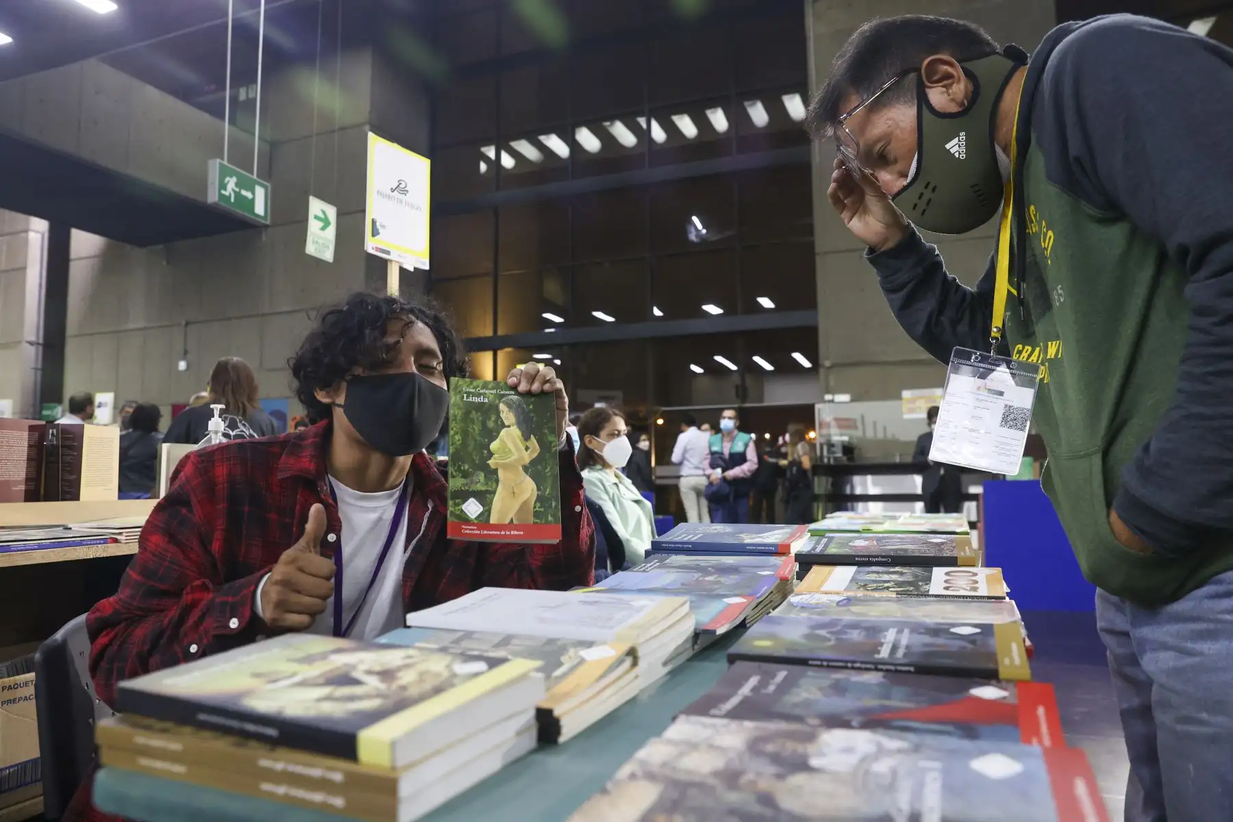 Esta iniciativa promovida por la asociación de Editoriales Independientes del Perú (EIP) y la Municipalidad de Lima busca posicionarse de manera presencial con sus dos formatos - feria y stand colectivo.
Foto: ANDINA/Melina Mejía