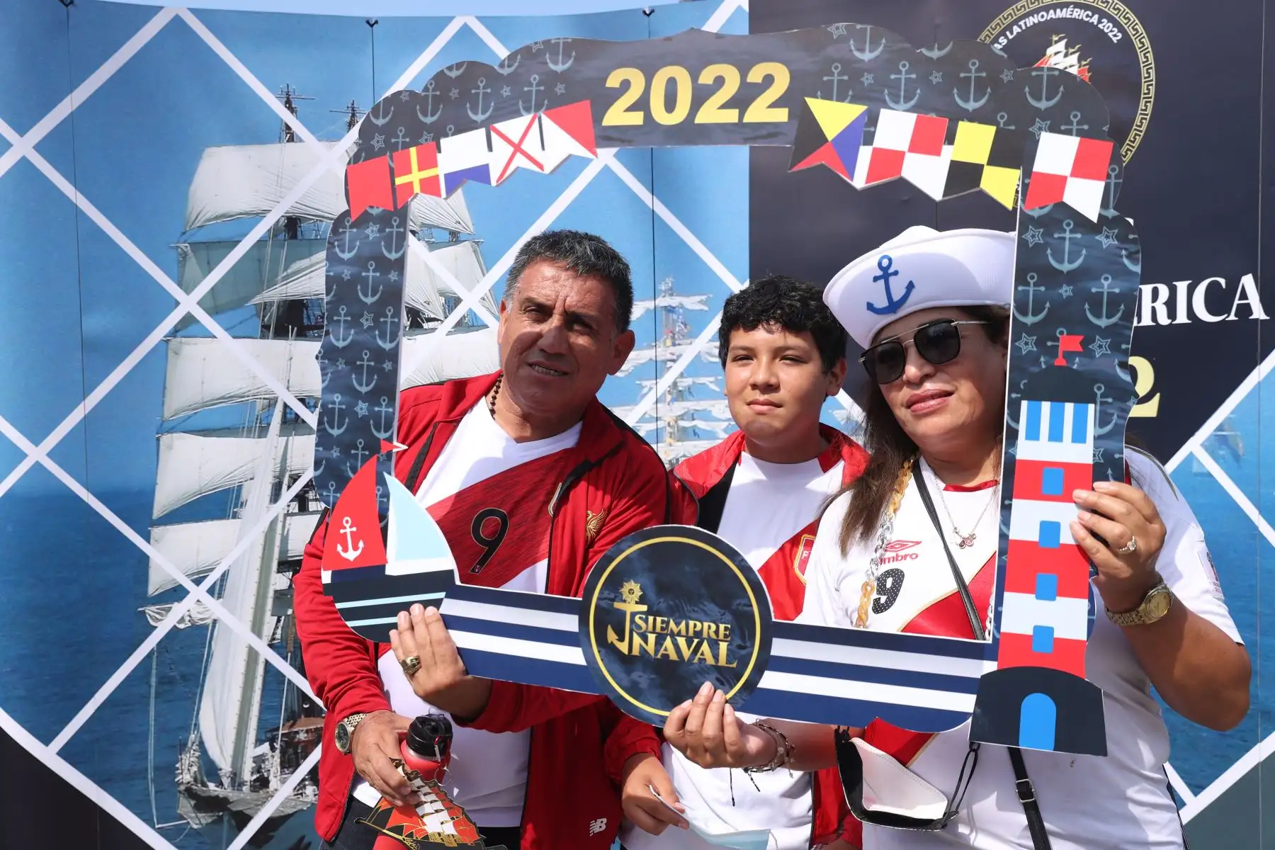 Familias disfrutan del evento "Velas Latinoamérica 2022" de la Marina de Guerra del Perú, donde celebran la llegada del BAP Unión. Foto: ANDINA/Melina Mejía