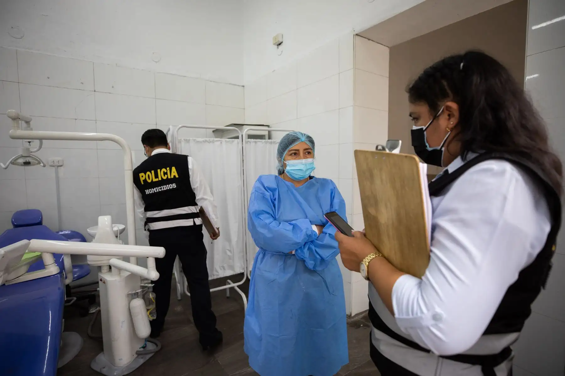 Personal de Fiscalización y Sanidad de la comuna limeña, un representante de la Fiscalía de Prevención del Delito y efectivos de Homicidios de la PNP ingresaron al establecimiento Salud y Vida, donde hallaron varias deficiencias.
Foto: ANDINA/MML