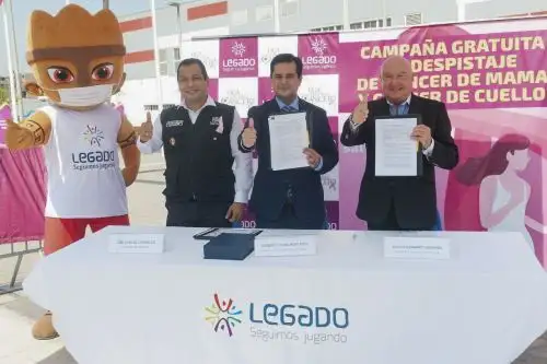 En el extremo derecho, el director de La Liga Contra el Cáncer, Adolfo Dammert, representante de la institución que hace más de 70 años contribuye a disminuir la mortalidad por cáncer, principalmente, en las zonas más vulnerables del país. ANDINA/ Legado
