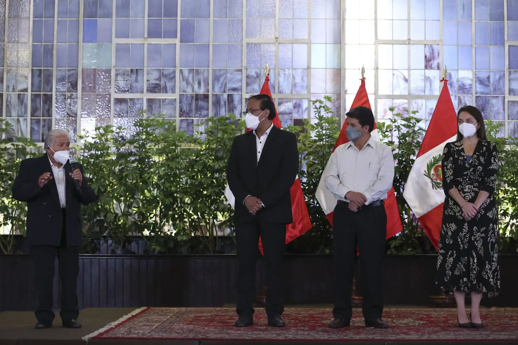 Participaron también el ministro de Comercio Exterior y Turismo, Roberto Sánchez; la presidenta ejecutiva de PROMPERÚ, Amora Carbajal; el embajador de Emiratos Árabes Unidos, Mohamed Alsahmsi; el artesano y Maestro Amauta, Sixto Seguil, así como más de 40 representantes de los artistas, maestros(as) de gastronomía de diferentes regiones del país. 
Foto: ANDINA/ Presidencia Perú