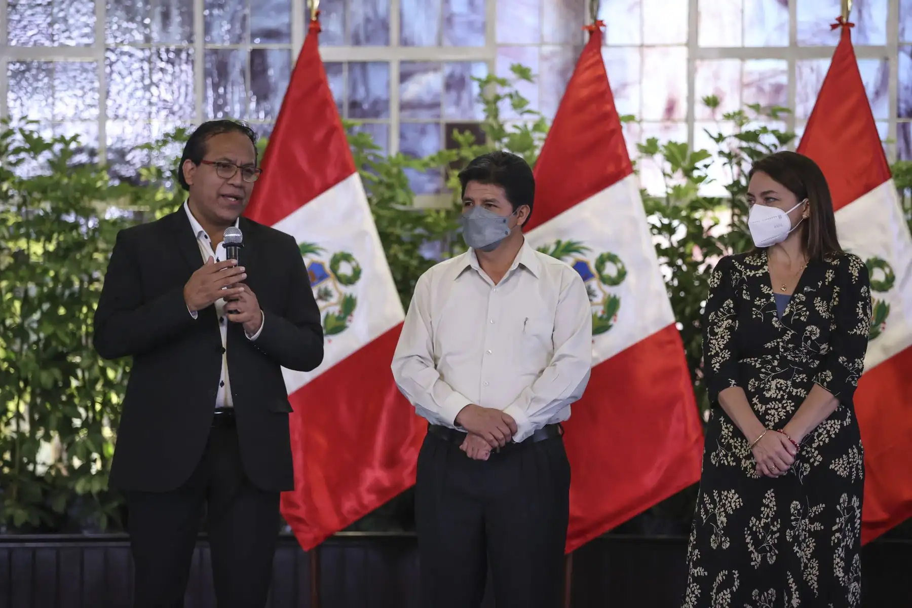 Participaron también el ministro de Comercio Exterior y Turismo, Roberto Sánchez; la presidenta ejecutiva de PROMPERÚ, Amora Carbajal; el embajador de Emiratos Árabes Unidos, Mohamed Alsahmsi; el artesano y Maestro Amauta, Sixto Seguil, así como más de 40 representantes de los artistas, maestros(as) de gastronomía de diferentes regiones del país. 
Foto: ANDINA/ Presidencia Perú