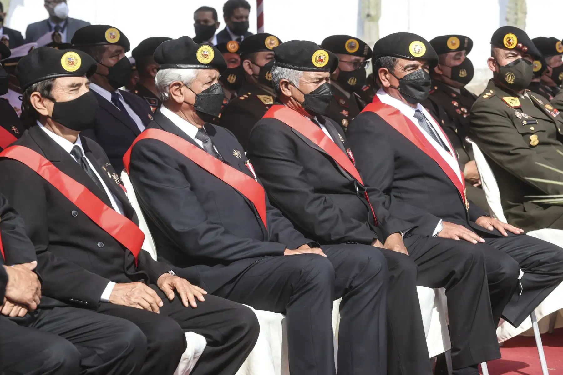 El presidente Pedro Castillo participa en la ceremonia por el 25.° aniversario de la Operación Chavín de Huántar, el Día del Valor Militar y Día de los Defensores de la Democracia, donde se recuerda la exitosa liberación de rehenes por parte de FF. AA. en la Embajada de Japón. Foto: ANDINA/ Prensa Presidencia
