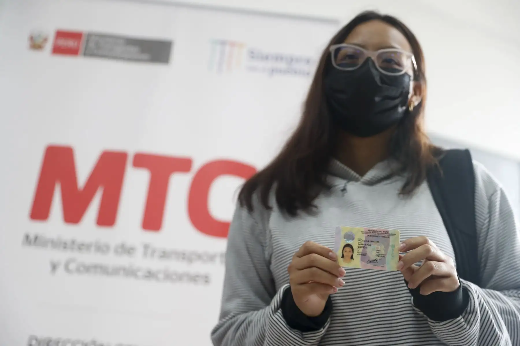 Con la finalidad de que todos los ciudadanos que tramitaron su licencia de conducir puedan contar con este documento a la brevedad, el MTC, organizó una jornada extraordinaria de entrega de brevetes físicos este fin de semana. Foto: ANDINA/Renato Pajuelo