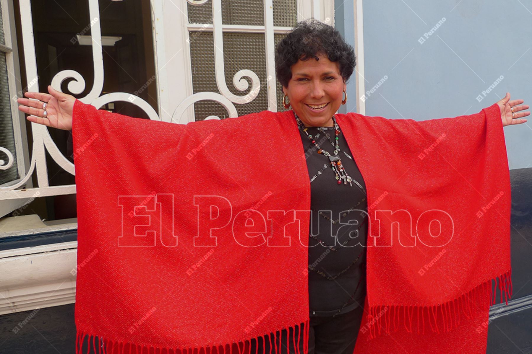 Lima - 18 noviembre 2009 / La cantante Martina Portocarrero cuando postulaba a la alcaldía de Lima. Foto: Diario El Peruano / José Vadillo