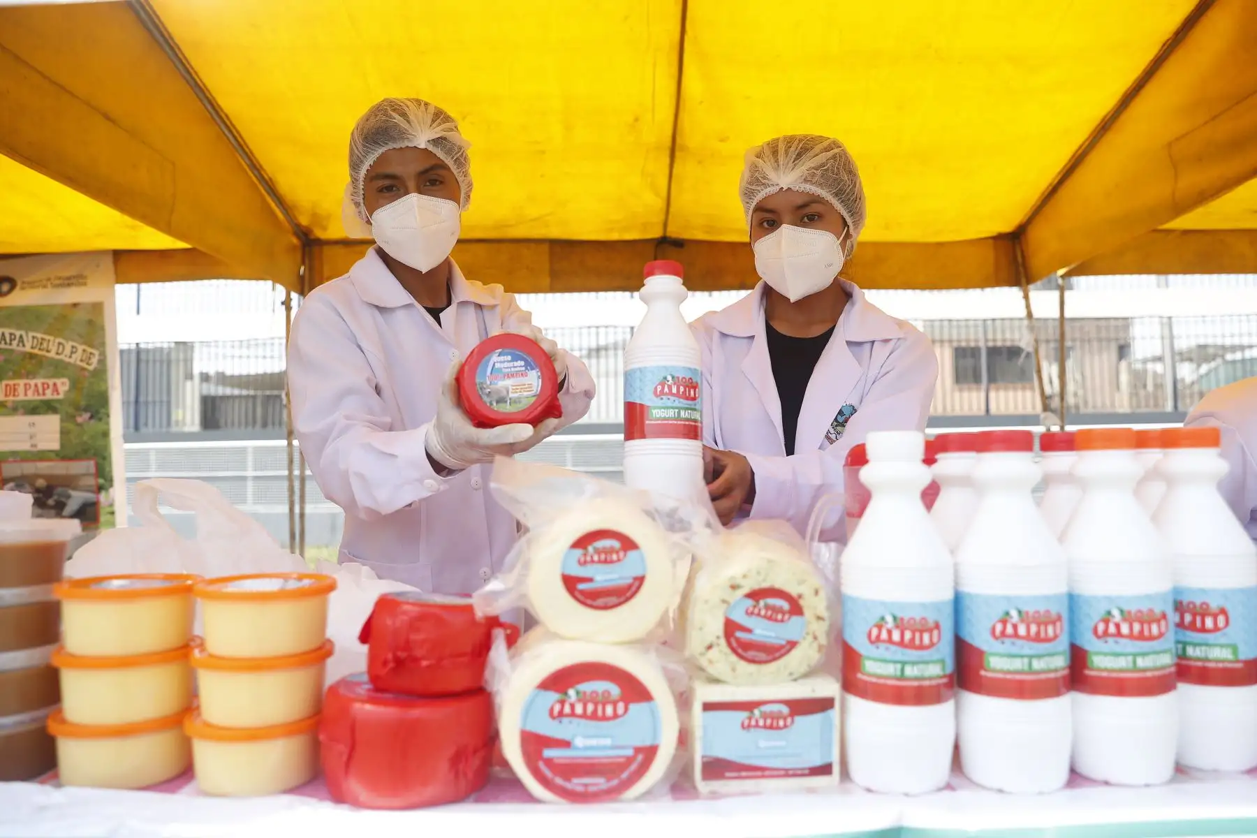 Productores de 09 regiones del país ofertan sus productos a módicos precios en la I feria De la Chacra a la Olla 2022, desarrollado por el Midagri, a través de Agro Rural, entre el 23 y 24 de abril en Av San Marcos con San Aurelio de Chorrillos. Foto: ANDINA/Renato Pajuelo