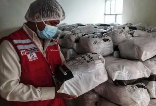Esta entrega de alimentos a los gobiernos locales se realizó dentro de los alcances del Decreto Legislativo N° 1472, que faculta a Qali Warma a adquirir y distribuir comestibles para atender a personas en situación de vulnerabilidad, a solicitud de municipalidades, ministerios, entre otros.