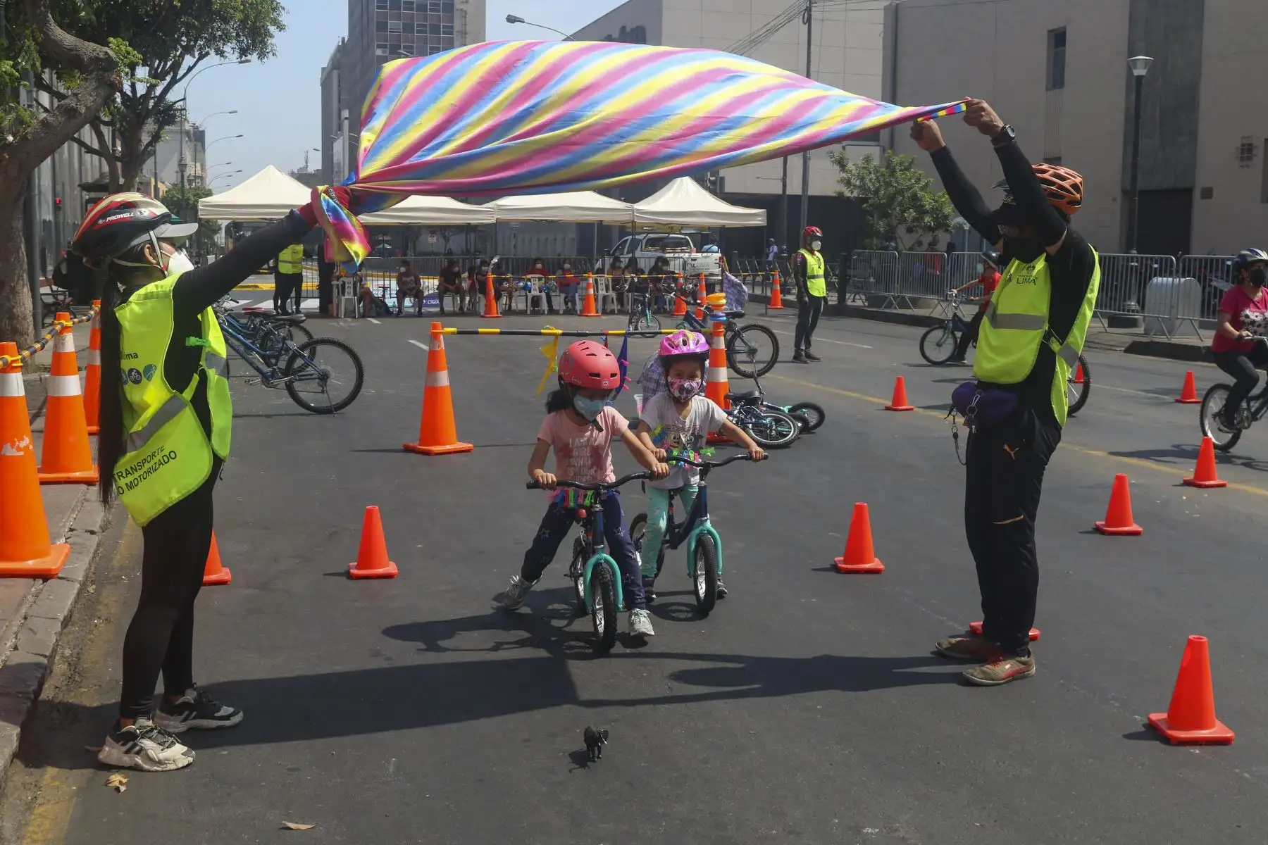 Este domingo los vecinos han podido visitar el Centro Histórico y pasar gratos momentos en un espacio libre de autos, gracias a las actividades al aire libre que organizó la iniciativa Al Damero de Pizarro sin carro de la Municipalidad de Lima. Foto: ANDINA/Eddy Ramos