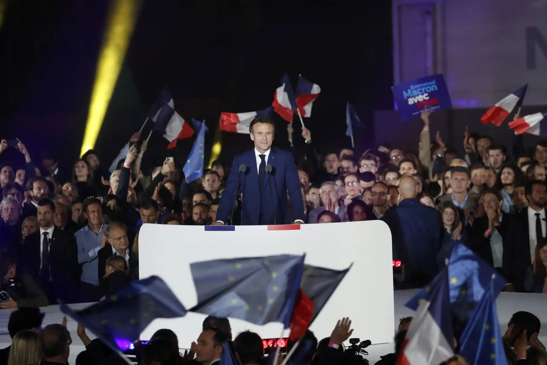 El presidente francés, Emmanuel Macron, pronuncia un discurso tras ganar la segunda vuelta de las elecciones presidenciales de Francia. Foto: EFE